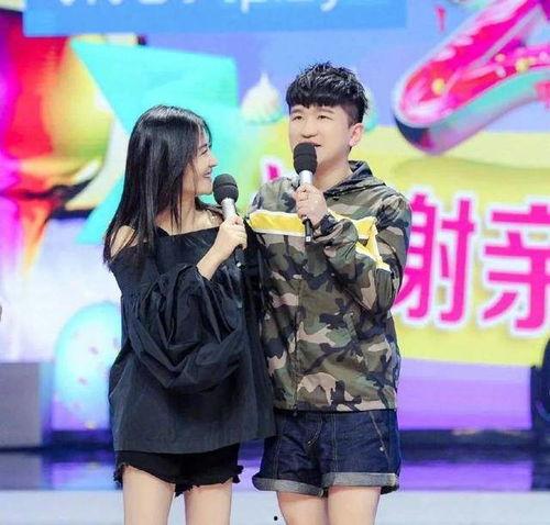 娱乐圈吃瓜背景图女男生,揭秘明星情侣的甜蜜与纠葛